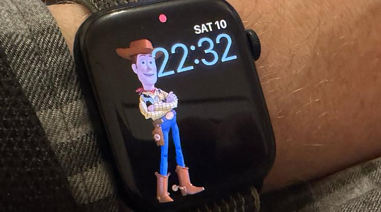 Pixar використовує старий циферблат Apple Watch для створення трейлера "Історія іграшок 5"