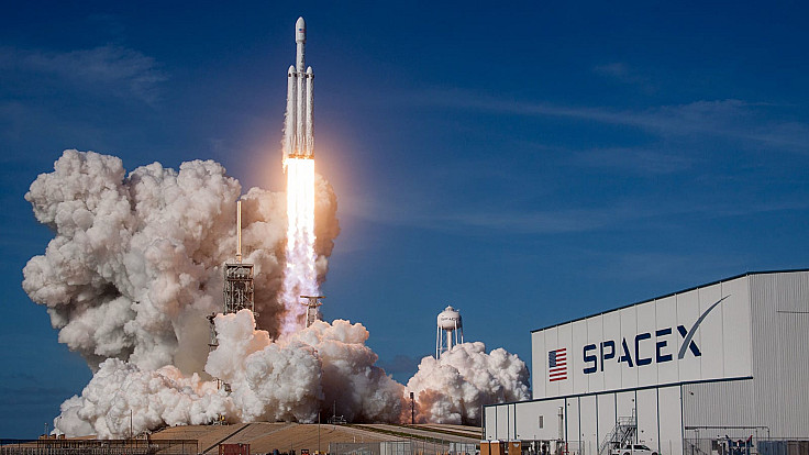 SpaceX показала прототип AI-пристрою, який може стати конкурентом iPhone