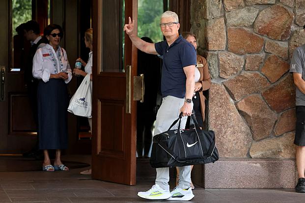 Генеральний директор Apple Тім Кук та головний програміст Едді Кью відвідали конференцію в Сан-Валлі