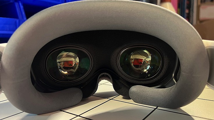 Бюджетний Apple Vision Pro може бути тоншим і яскравішим
