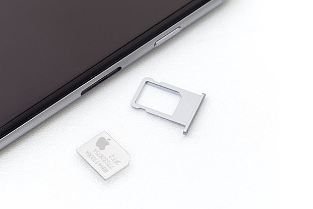 Apple планує видалити лоток для SIM-карт з iPhone у більшій кількості країн наступного року